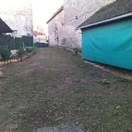 Maison Pour Nombreuses Personnes Pousseaux Exteriör bild