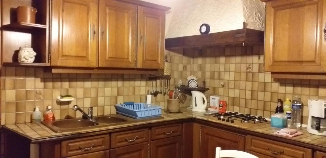 Maison Pour Nombreuses Personnes Pousseaux Exteriör bild