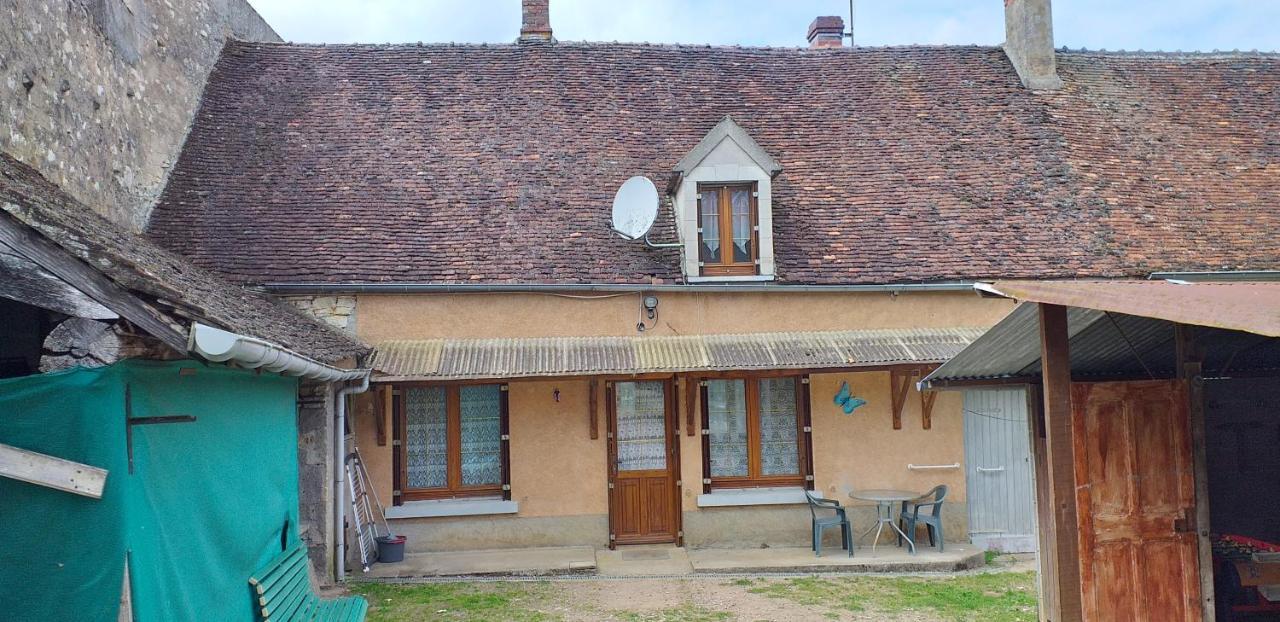 Maison Pour Nombreuses Personnes Pousseaux Exteriör bild