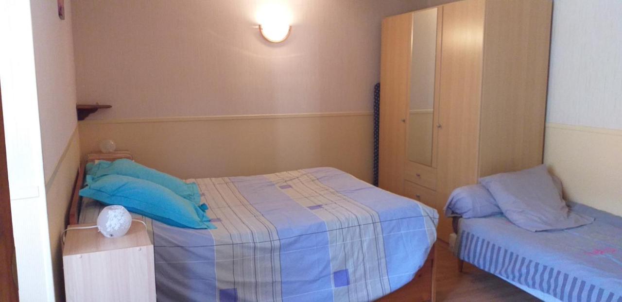 Maison Pour Nombreuses Personnes Pousseaux Exteriör bild