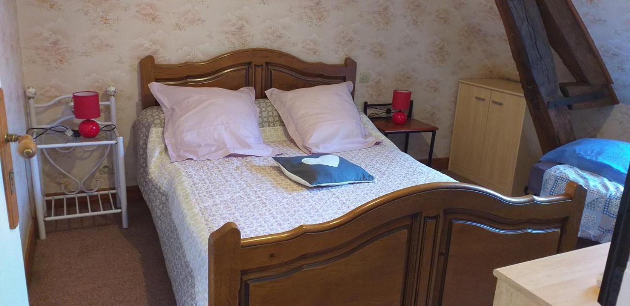 Maison Pour Nombreuses Personnes Pousseaux Exteriör bild